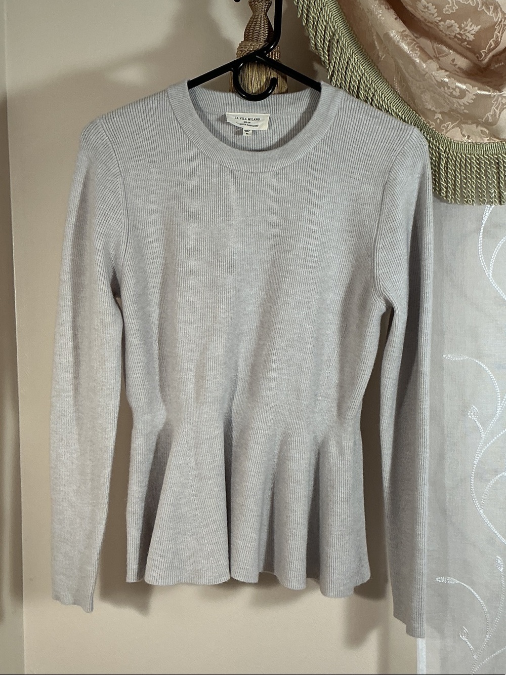 La Vila Milano Women’s Ribbed Knit Peplum Sweater Light Gray Crew Neck Sz M